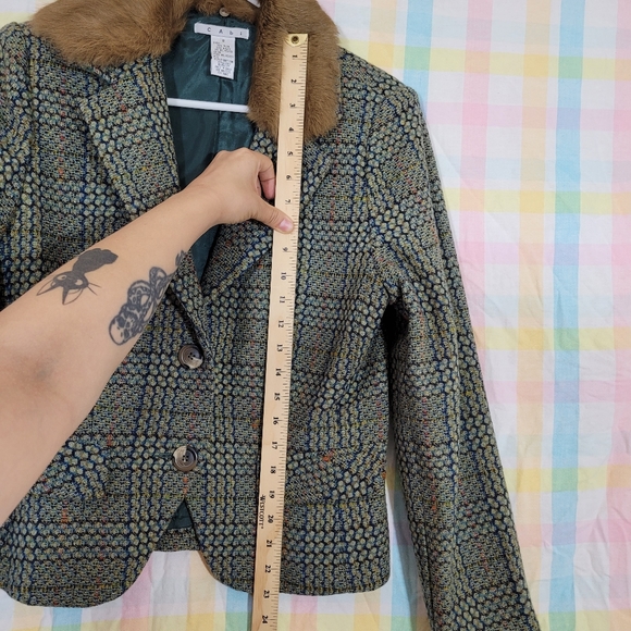CAbi wool tweed blazer with rabbit fur trim collar - Picture 9 of 9